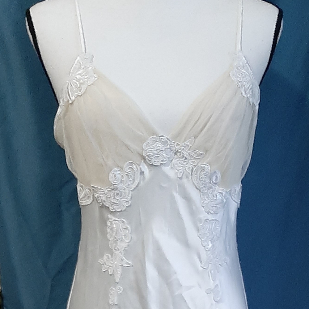 VICTORIA SECRET NIGHTGOWN